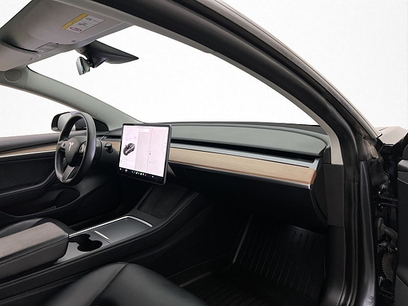 Tesla Model 3 24 of 30