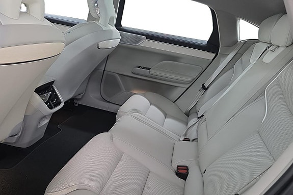 Volvo ES90 13 of 25