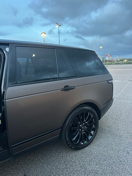 Land Rover Range Rover 19 of 23