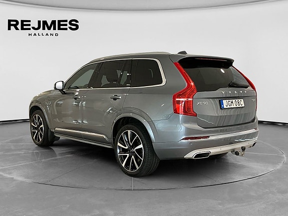Volvo XC90 2 of 14