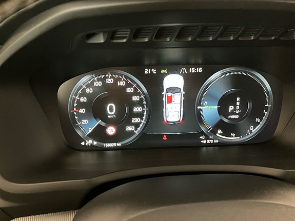 Volvo XC90 11 of 14