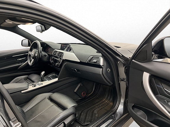 BMW 320d 25 of 30
