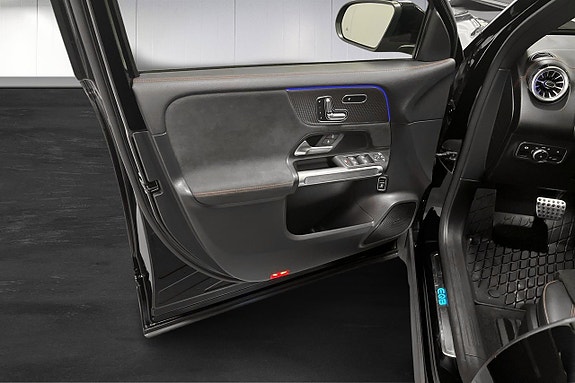 Mercedes-Benz EQB300 8 of 14