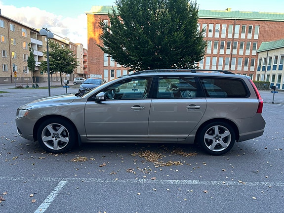 Volvo V70 4 of 10