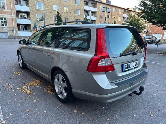 Volvo V70 3 of 10