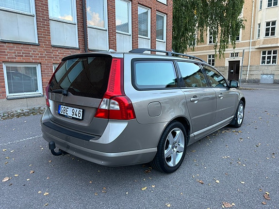 Volvo V70 2 of 10