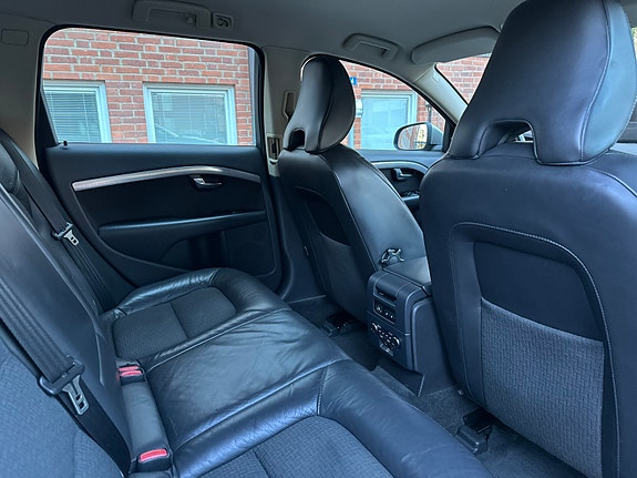 Volvo V70 8 of 10