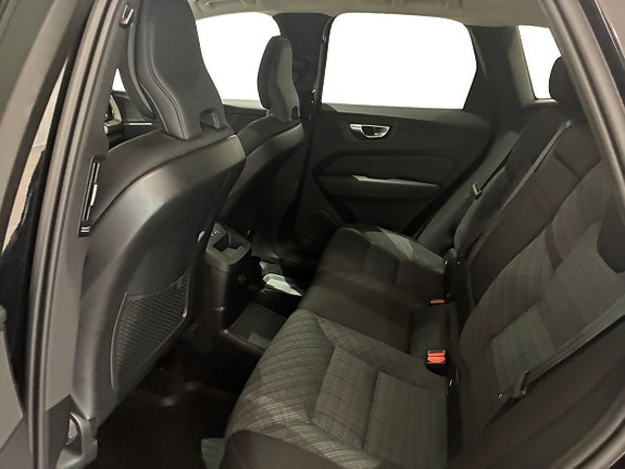 Volvo XC60 7 of 16
