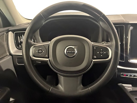 Volvo XC60 11 of 16