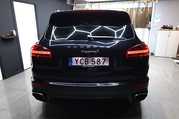 Porsche Cayenne 3 of 22