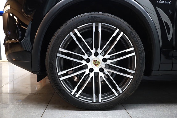 Porsche Cayenne 6 of 22