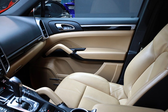 Porsche Cayenne 12 of 22