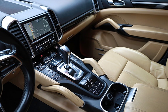 Porsche Cayenne 11 of 22