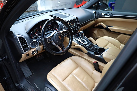 Porsche Cayenne 8 of 22