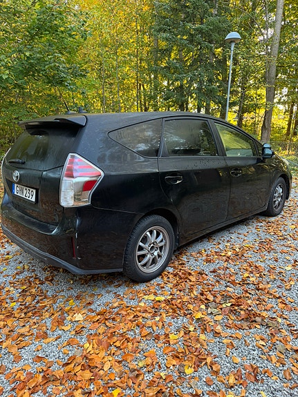 Toyota Prius+ 3 of 7