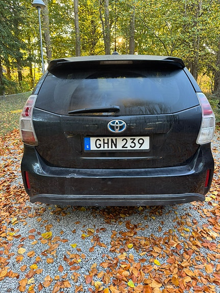 Toyota Prius+ 4 of 7