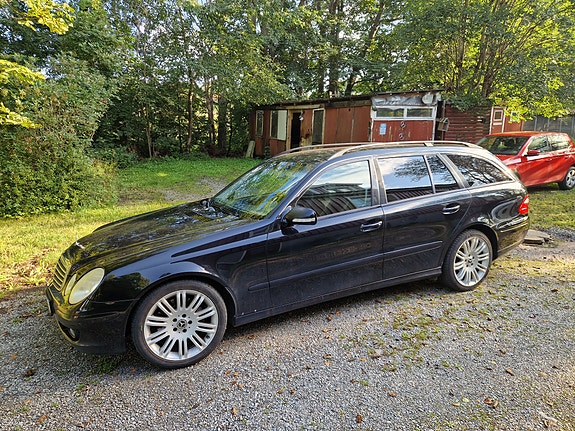 Mercedes-Benz E200 2 of 8