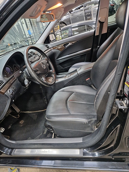 Mercedes-Benz E200 4 of 8