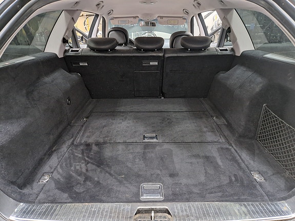 Mercedes-Benz E200 7 of 8