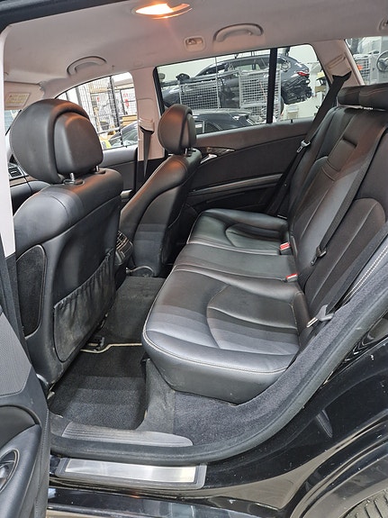 Mercedes-Benz E200 6 of 8