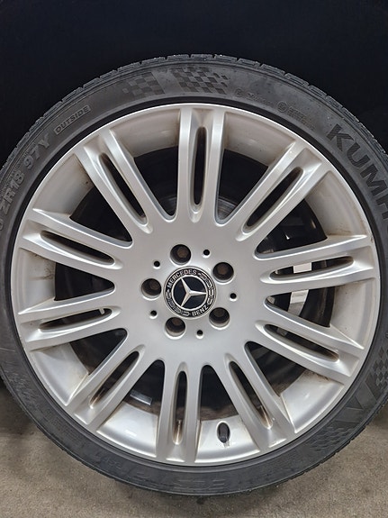 Mercedes-Benz E200 8 of 8