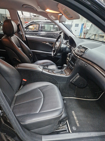 Mercedes-Benz E200 5 of 8