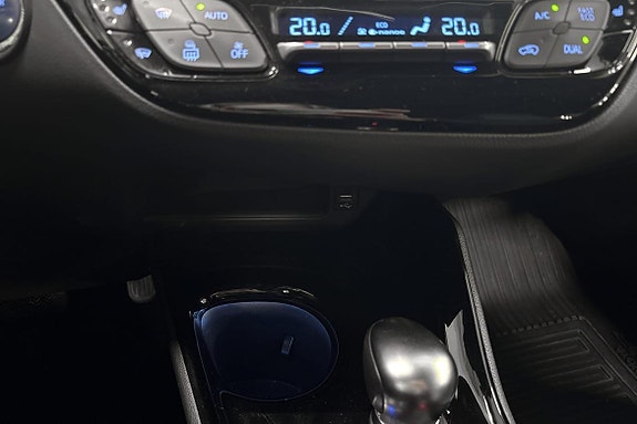 Toyota C-HR 16 of 21