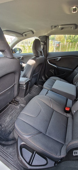 Volvo V40 Cross Country 8 of 8