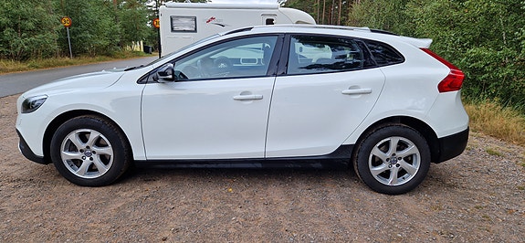 Volvo V40 Cross Country 3 of 8