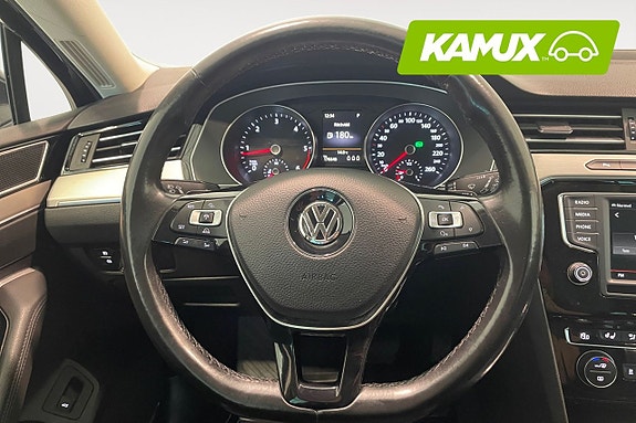 Volkswagen Passat 11 of 21