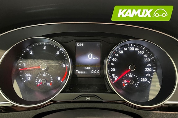Volkswagen Passat 10 of 21