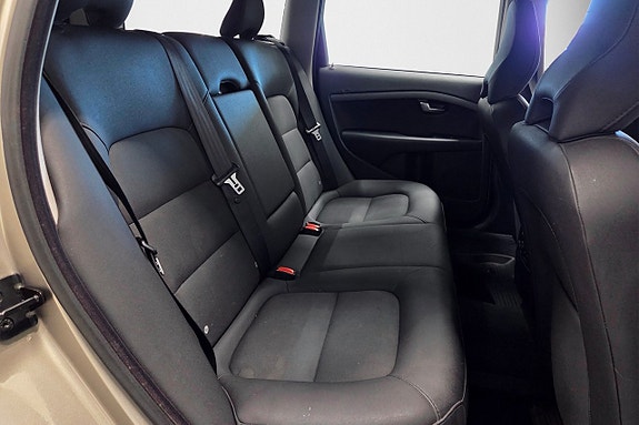 Volvo V70 11 of 16