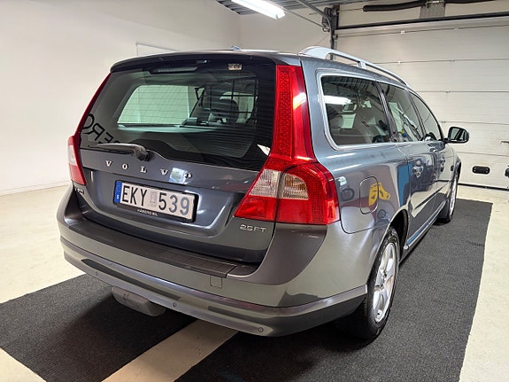 Volvo V70 4 of 11