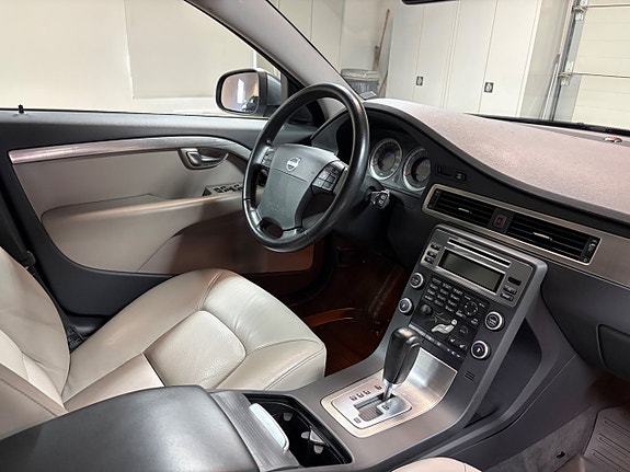 Volvo V70 9 of 11