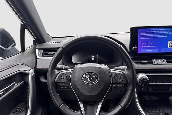 Toyota RAV4 8 of 14