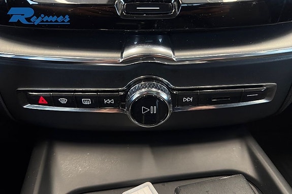 Volvo XC60 14 of 28