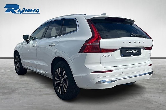Volvo XC60 2 of 28
