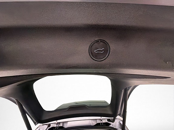 Tesla Model Y 12 of 30