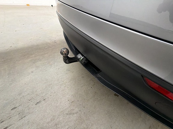 Tesla Model Y 10 of 30