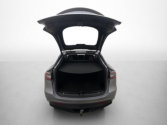 Tesla Model Y 11 of 30