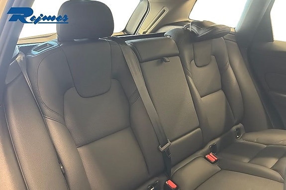 Volvo XC60 16 of 24