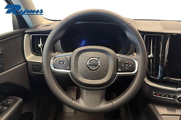 Volvo XC60 8 of 24