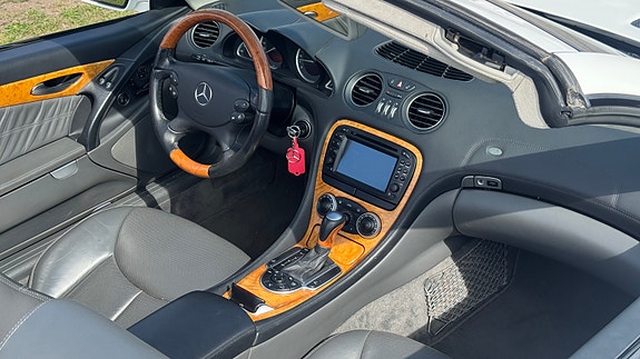 Mercedes-Benz SL600 6 of 11