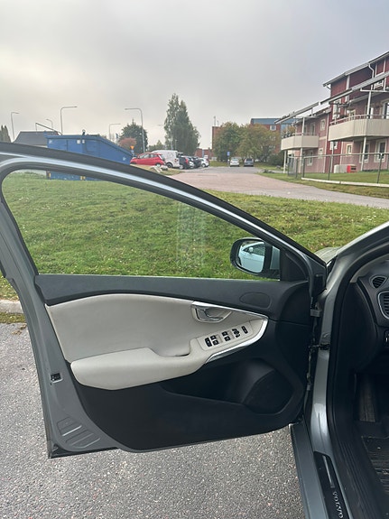 Volvo V40 8 of 8