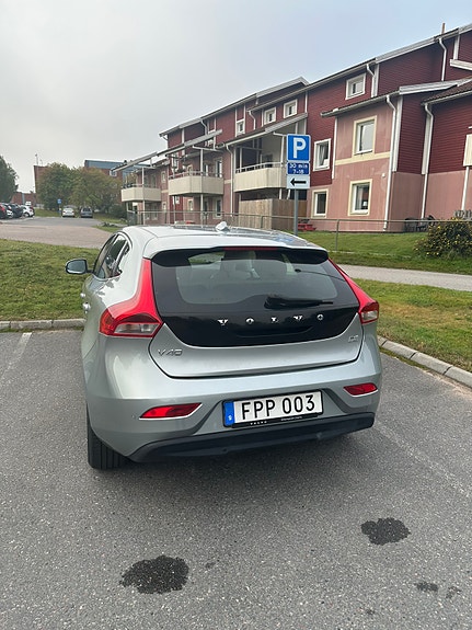 Volvo V40 3 of 8