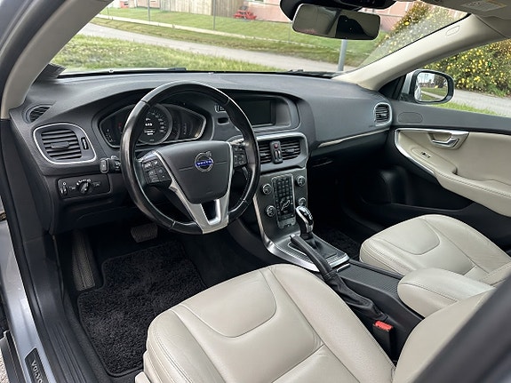 Volvo V40 7 of 8
