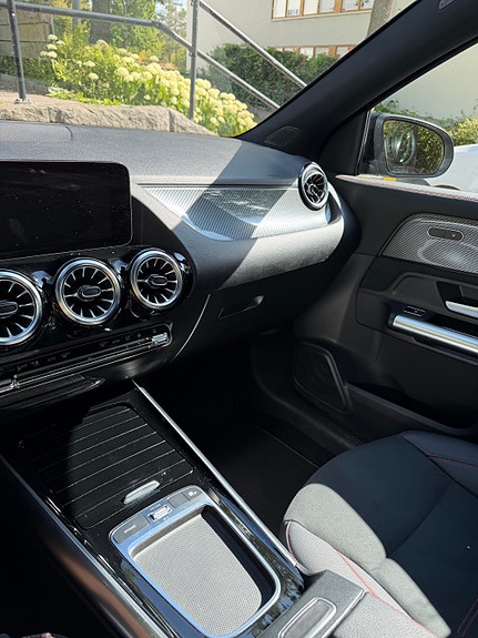 Mercedes-Benz GLA250 e 2 of 6