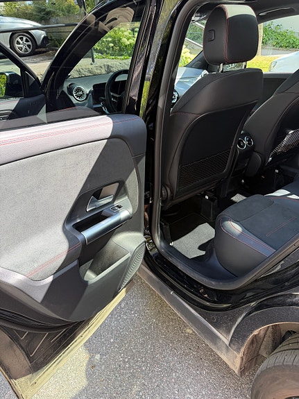 Mercedes-Benz GLA250 e 5 of 6