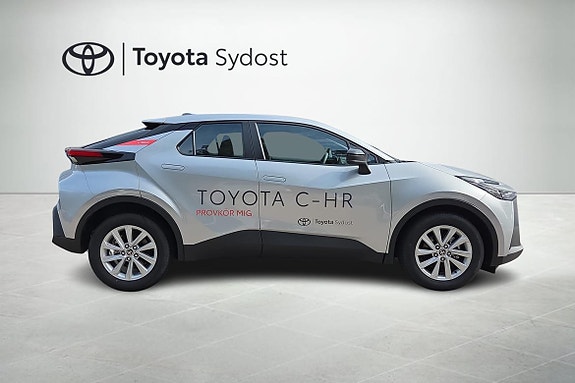 Toyota C-HR 17 of 21