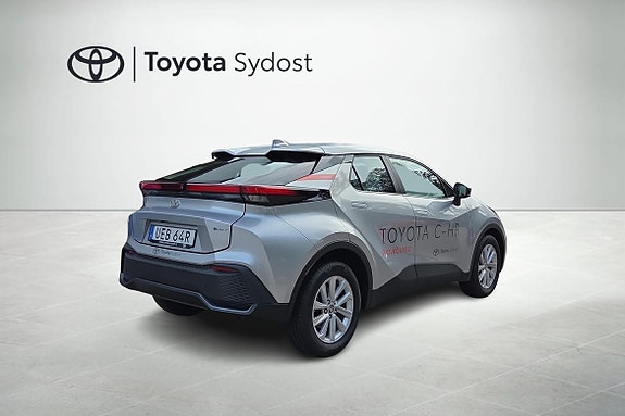 Toyota C-HR 3 of 21
